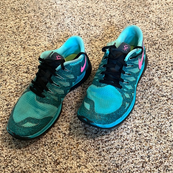 nike free run womens size 8